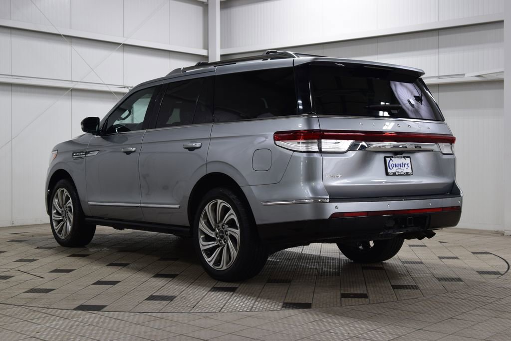 Used 2022 Lincoln Navigator Reserve AWD/4WD image 6