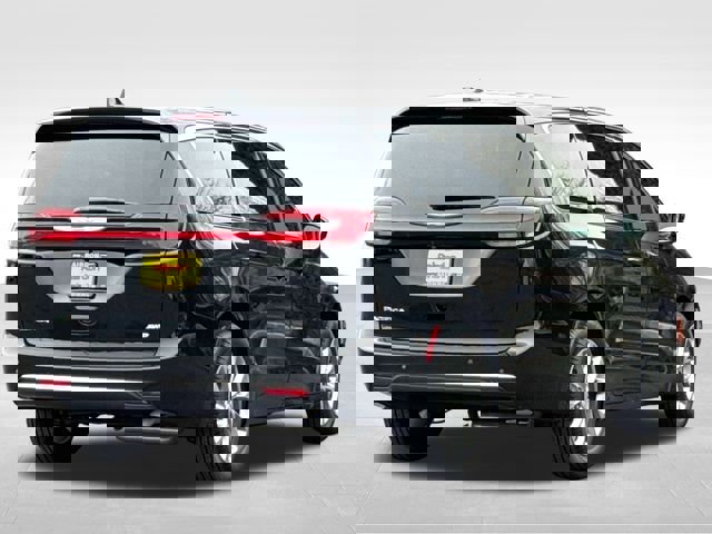 New 2026 Chrysler Pacifica Select AWD/4WD image 6