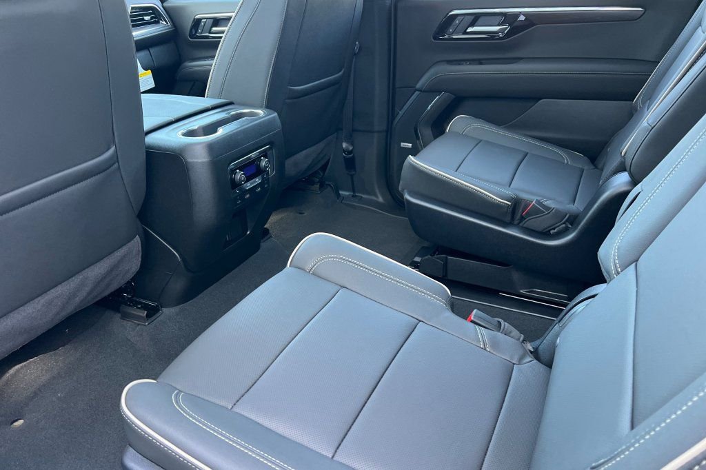 New 2026 Chevrolet Suburban Premier AWD/4WD image 9