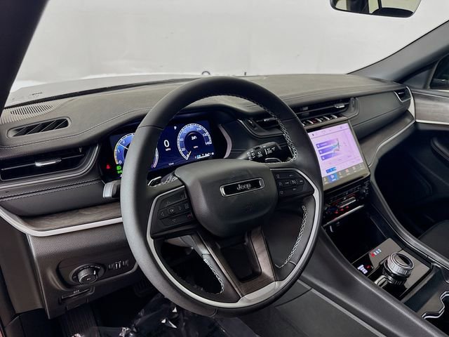New 2025 Jeep Grand Cherokee Limited image 9