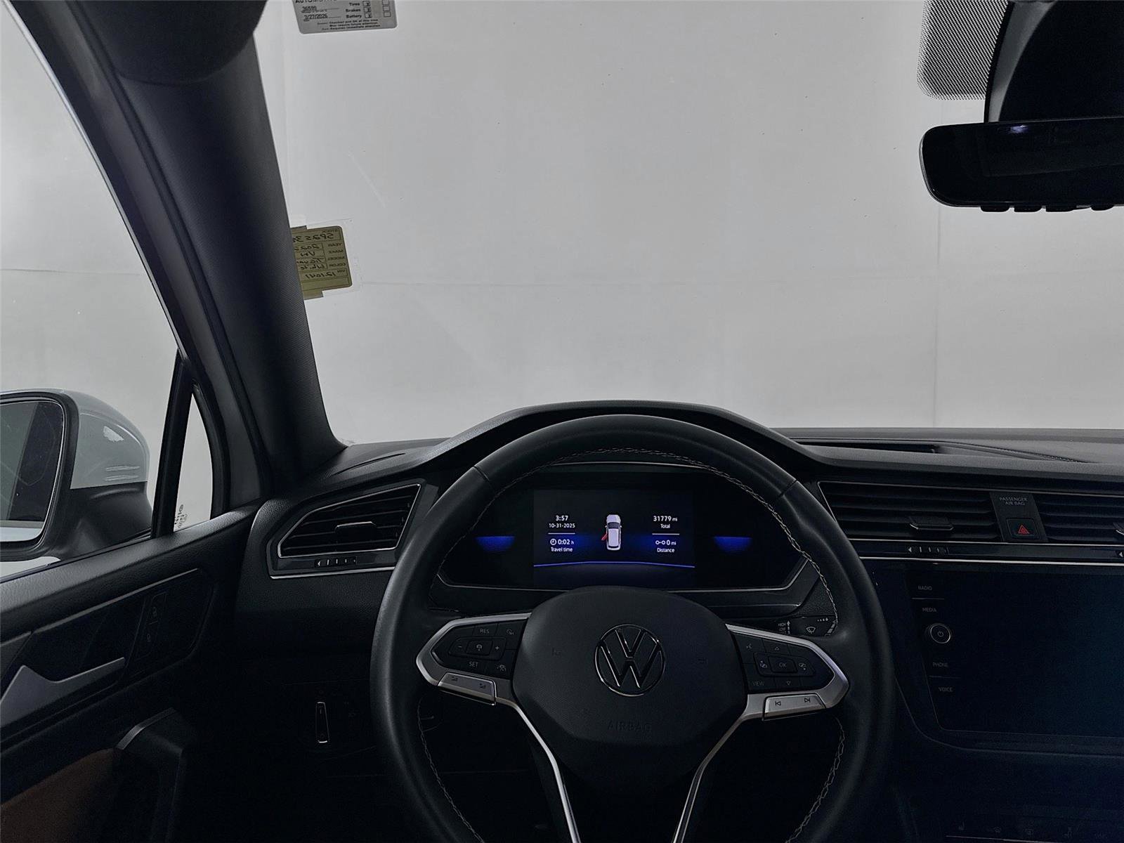 Used 2022 Volkswagen Tiguan SE image 22