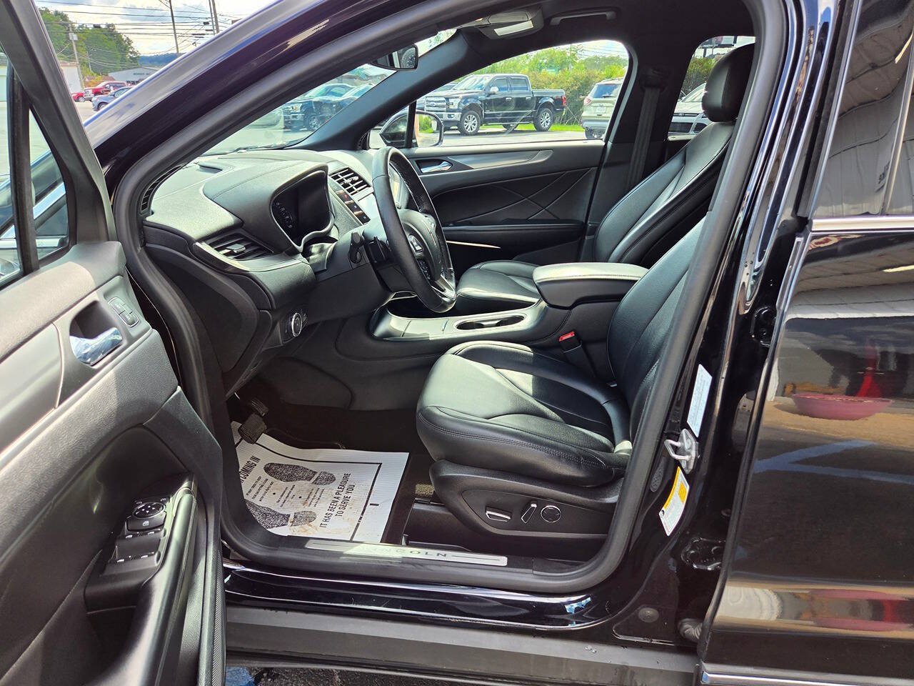 Used 2019 Lincoln MKC Premiere AWD/4WD image 10