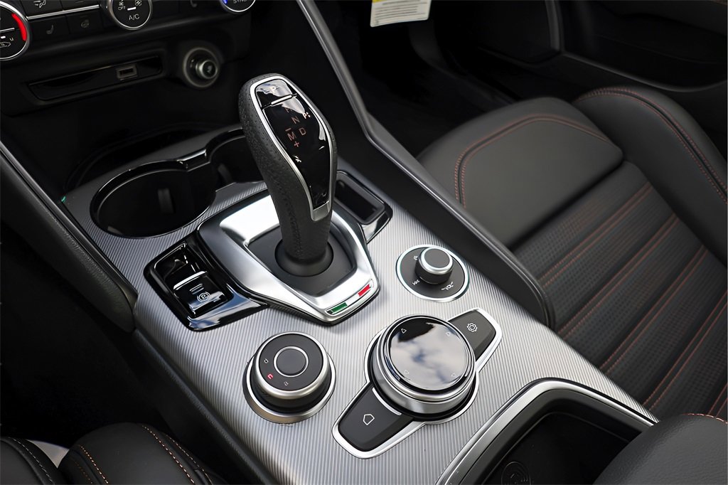 New 2025 Alfa Romeo Giulia w/ Driving Assist Package image 17