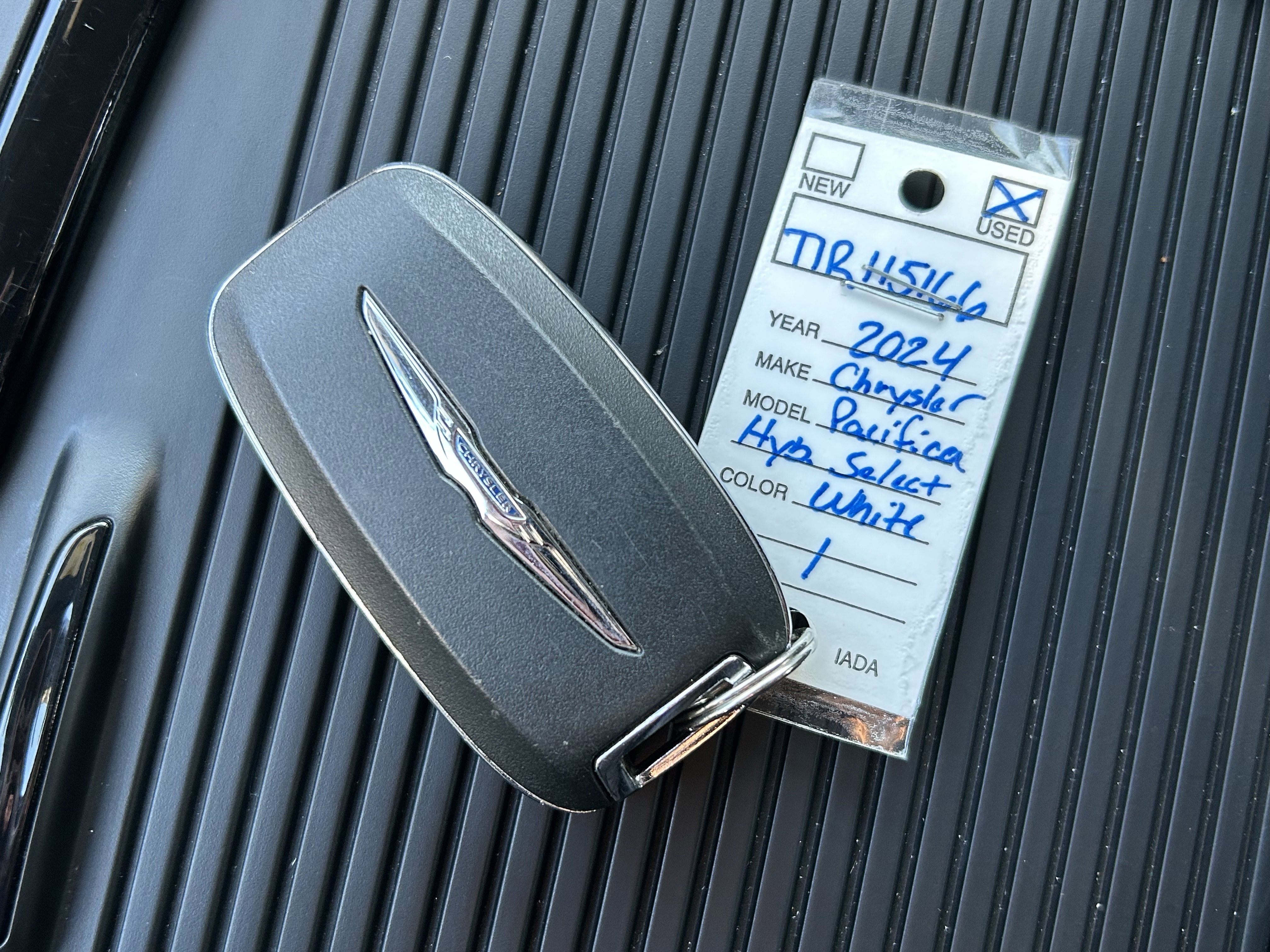 Used 2024 Chrysler Pacifica Limited image 36