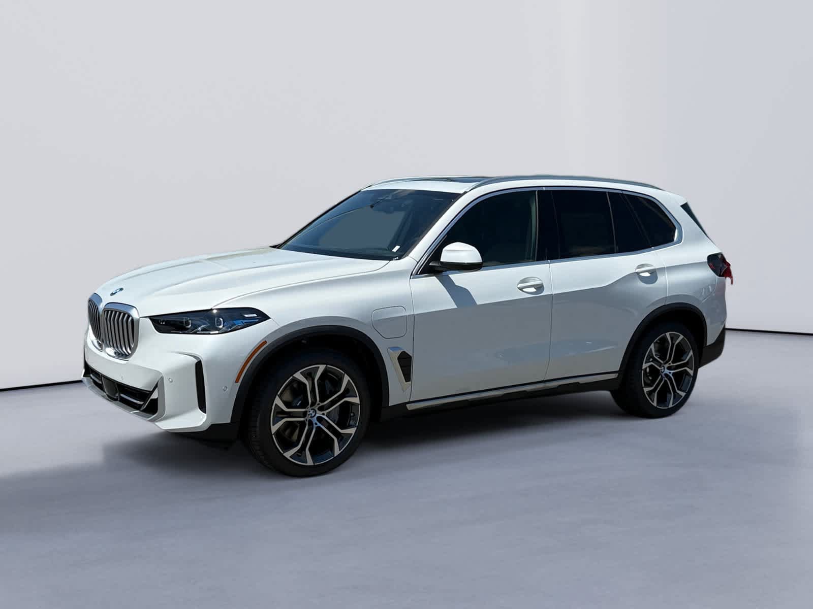 New 2026 BMW X5 xDrive50e w/ Climate Comfort Package AWD/4WD image 7