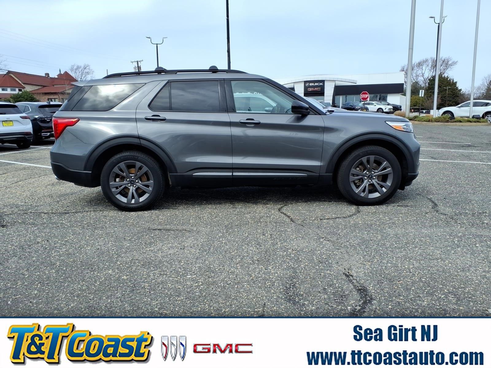 Used 2023 Ford Explorer XLT w/ Equipment Group 202A image 1