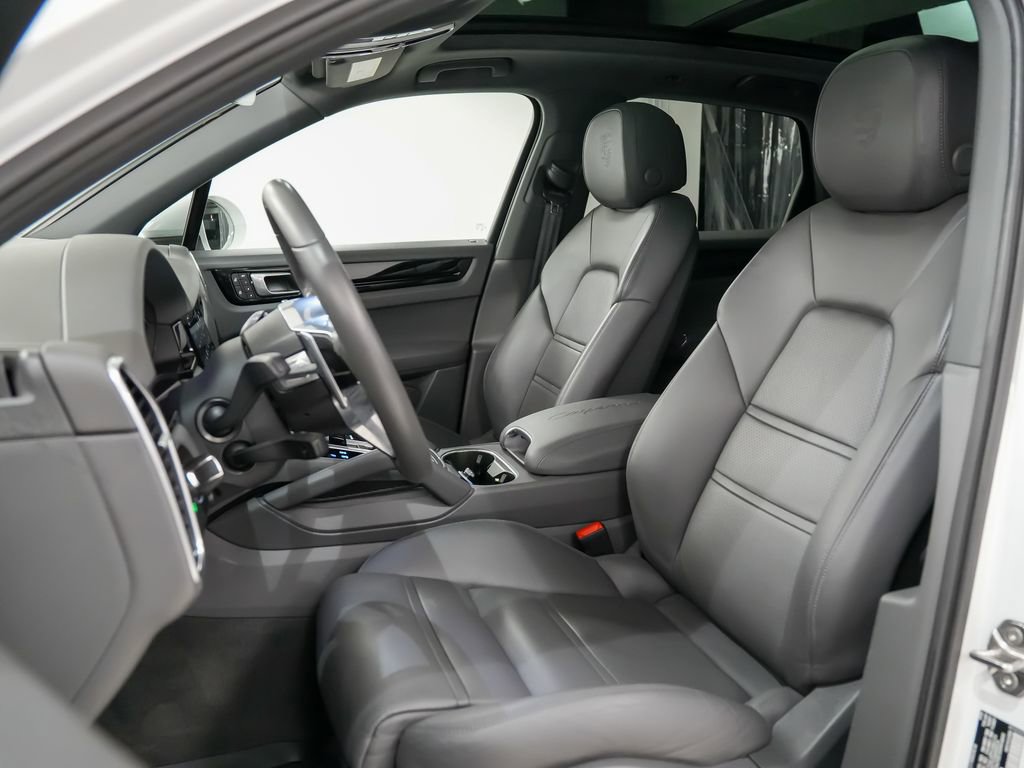 Certified 2023 Porsche Cayenne w/ Premium Package AWD/4WD image 5