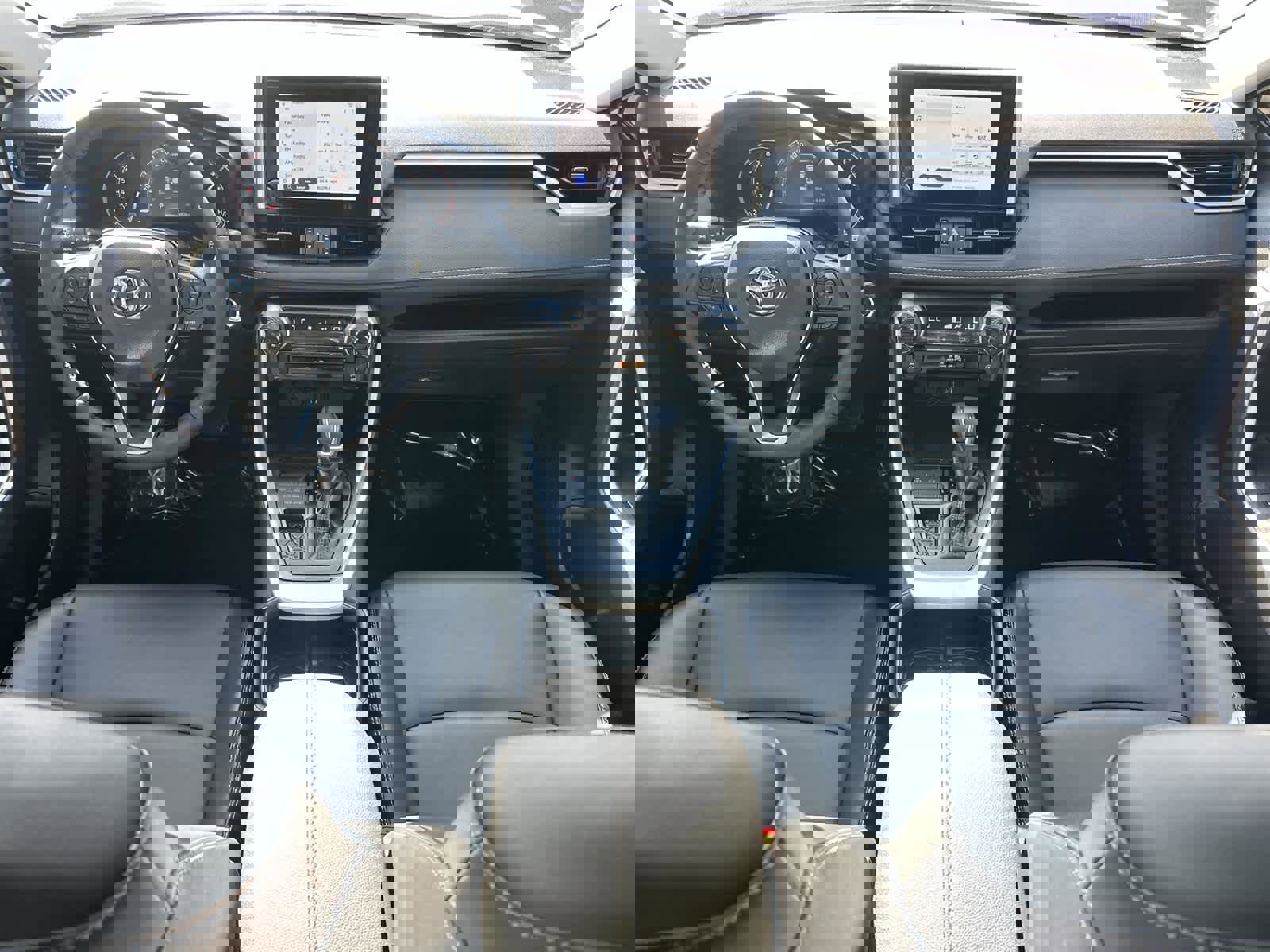 Used 2025 Toyota RAV4 XLE Premium image 10