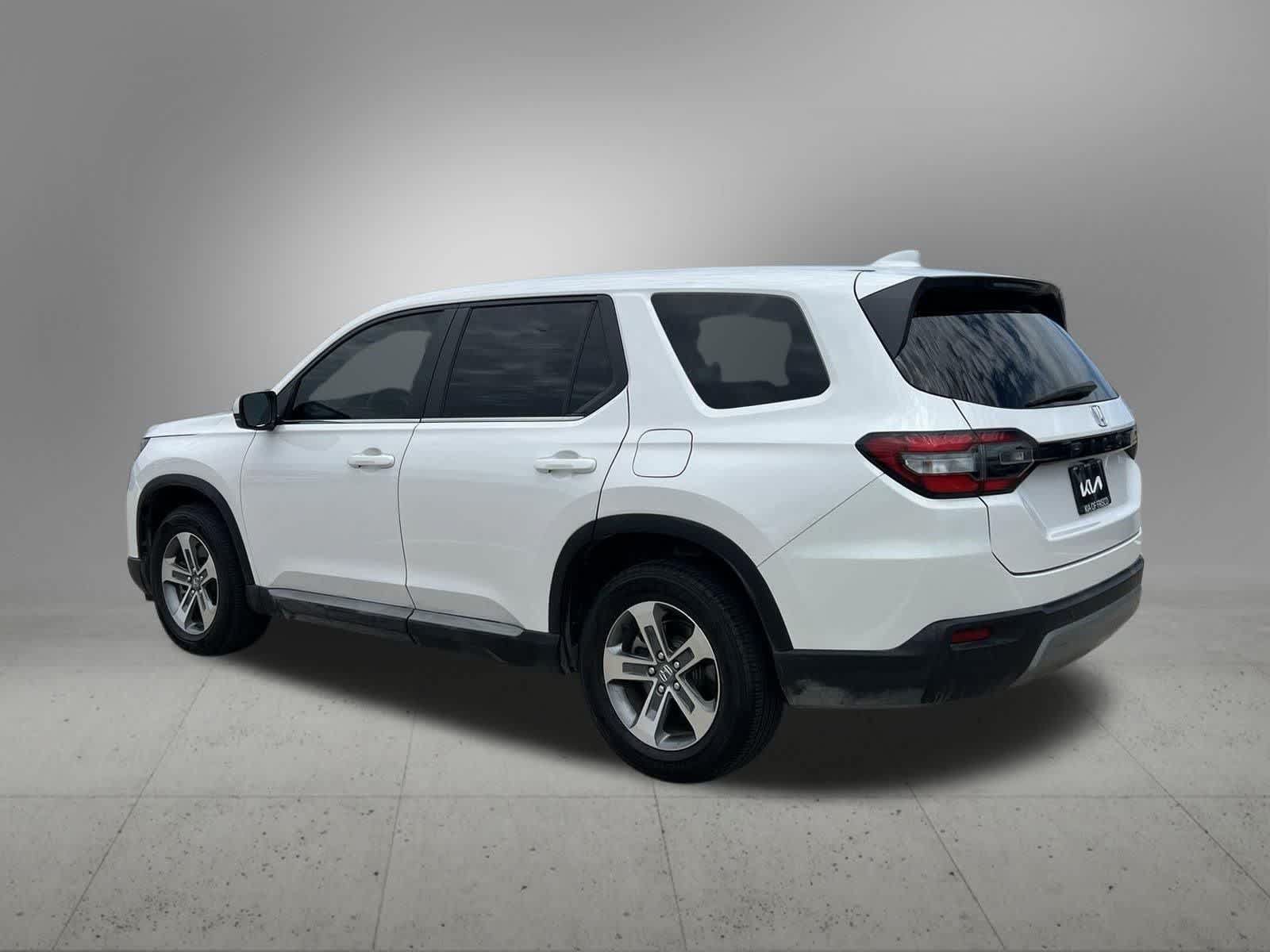 Used 2025 Honda Pilot EX-L image 10