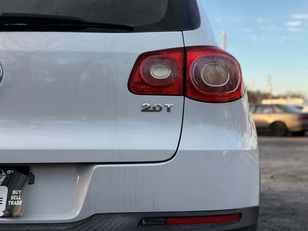 Used 2011 Volkswagen Tiguan S image 10