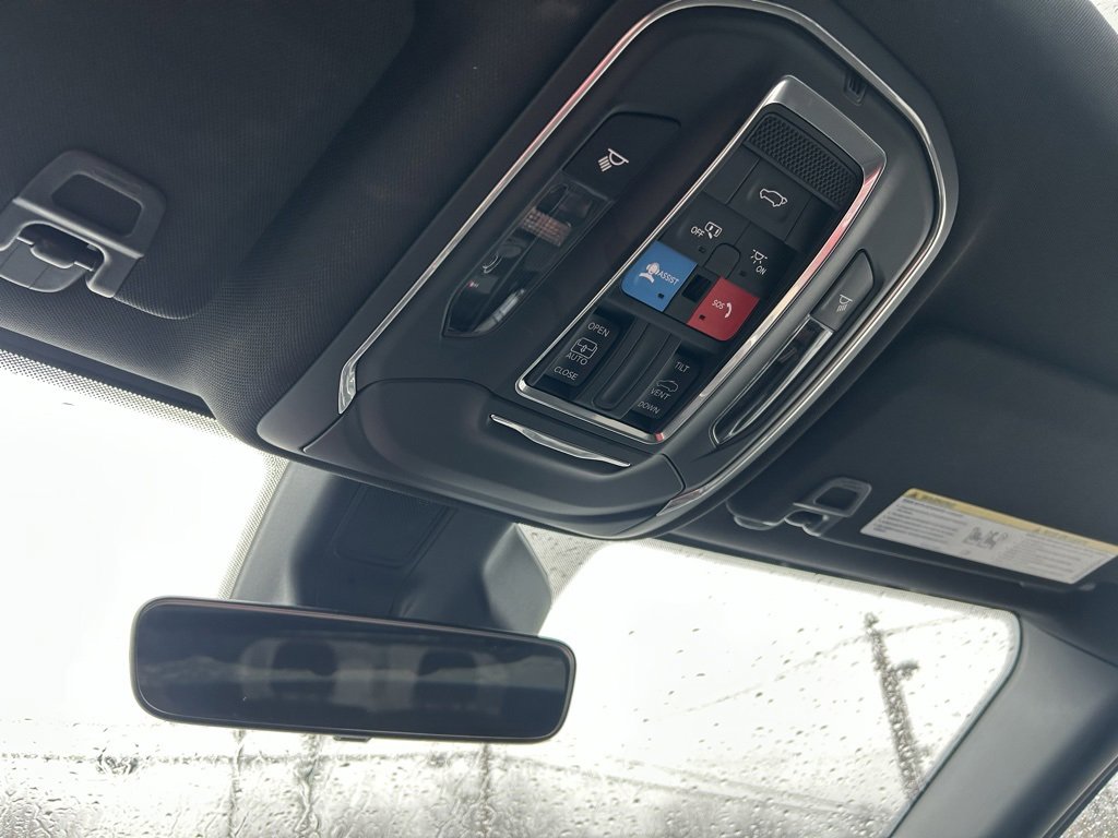 Used 2025 Jeep Grand Cherokee L Laredo w/ Luxury Tech Group I image 24