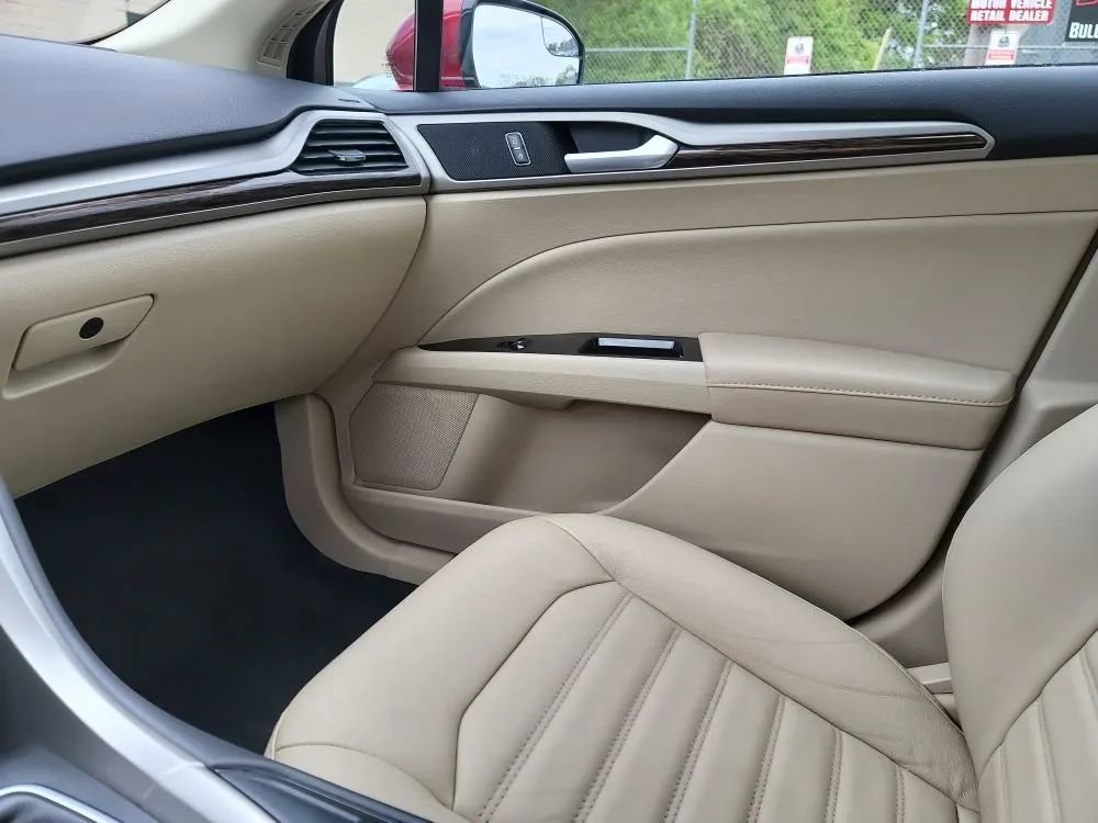 Used 2013 Ford Fusion SE FWD image 19