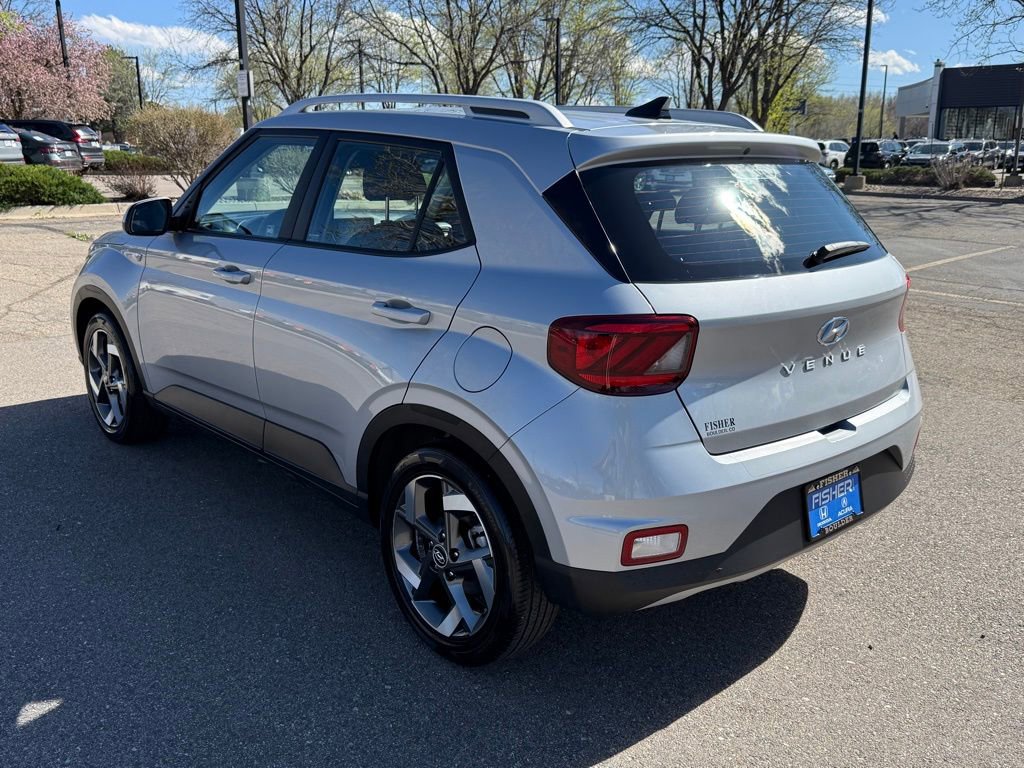 Used 2021 Hyundai Venue SEL FWD image 6