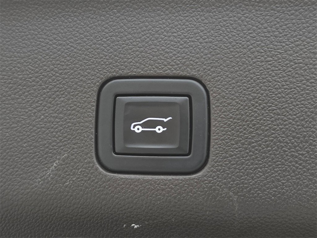 Used 2021 GMC Yukon Denali w/ Denali Premium Package image 30