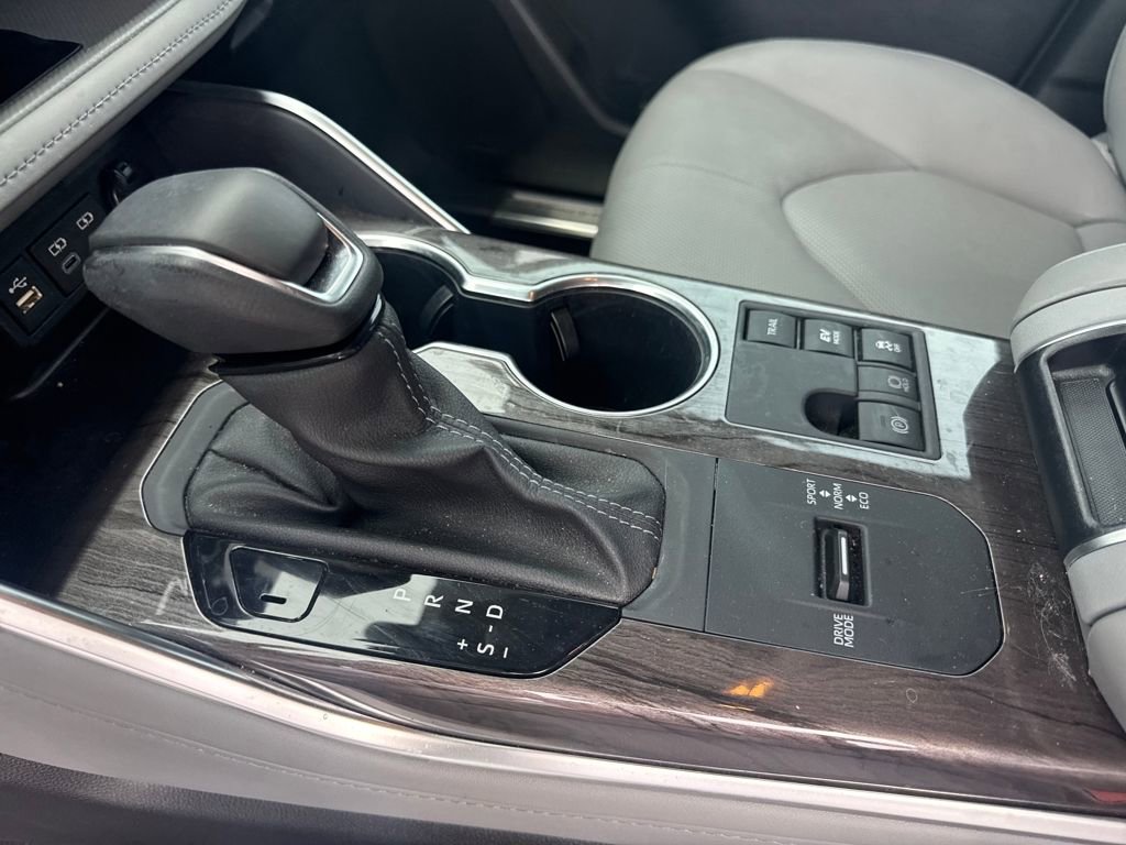 Used 2025 Toyota Highlander Limited image 17