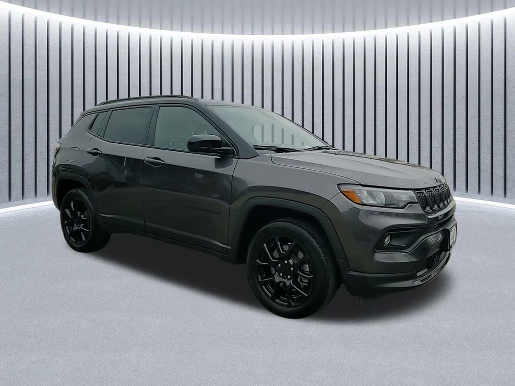 Used 2023 Jeep Compass Altitude w/ Convenience Group image 2