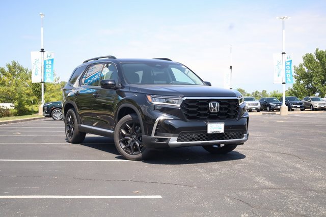 New 2025 Honda Pilot Touring image 2