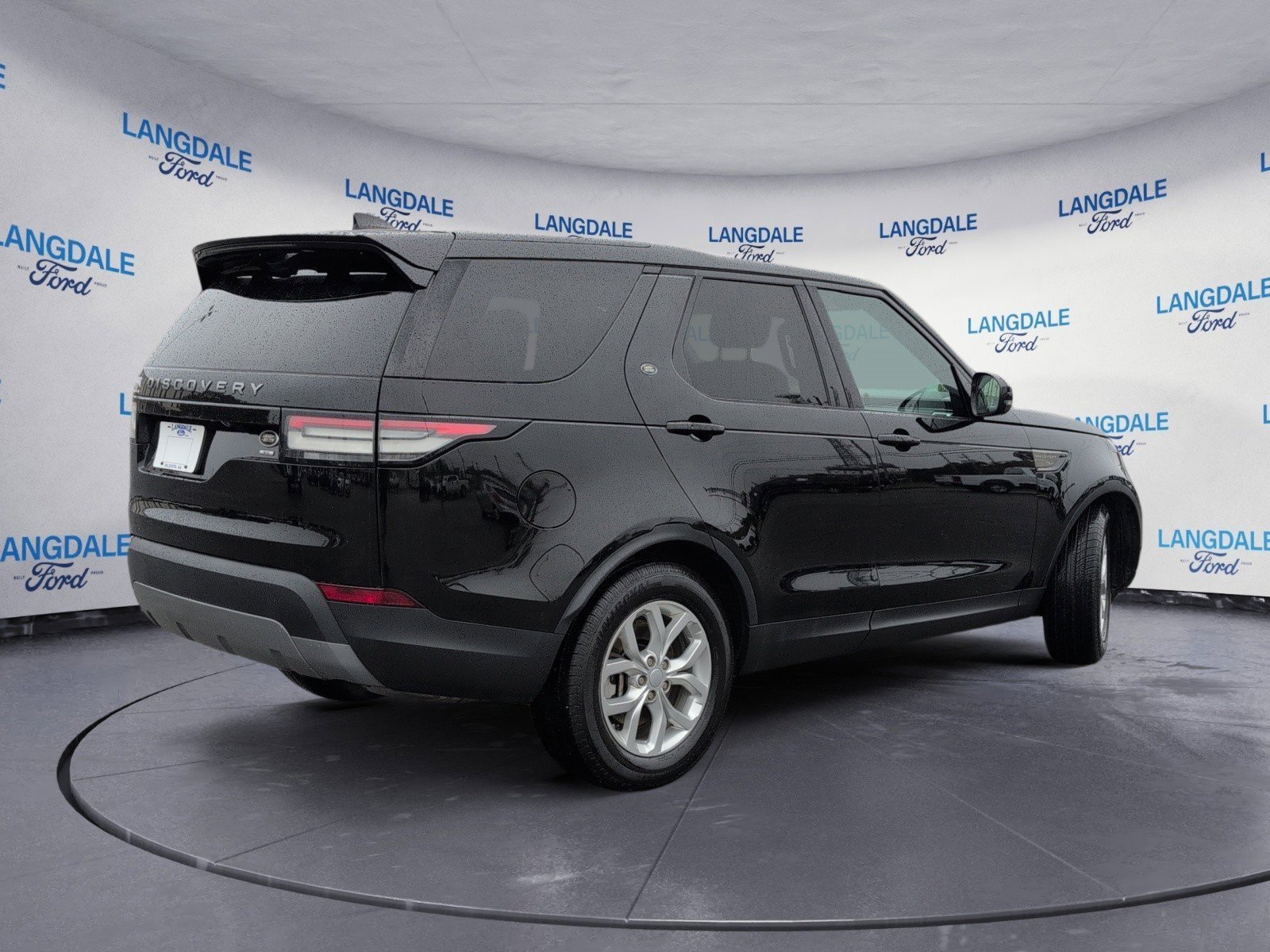 Used 2020 Land Rover Discovery SE image 4