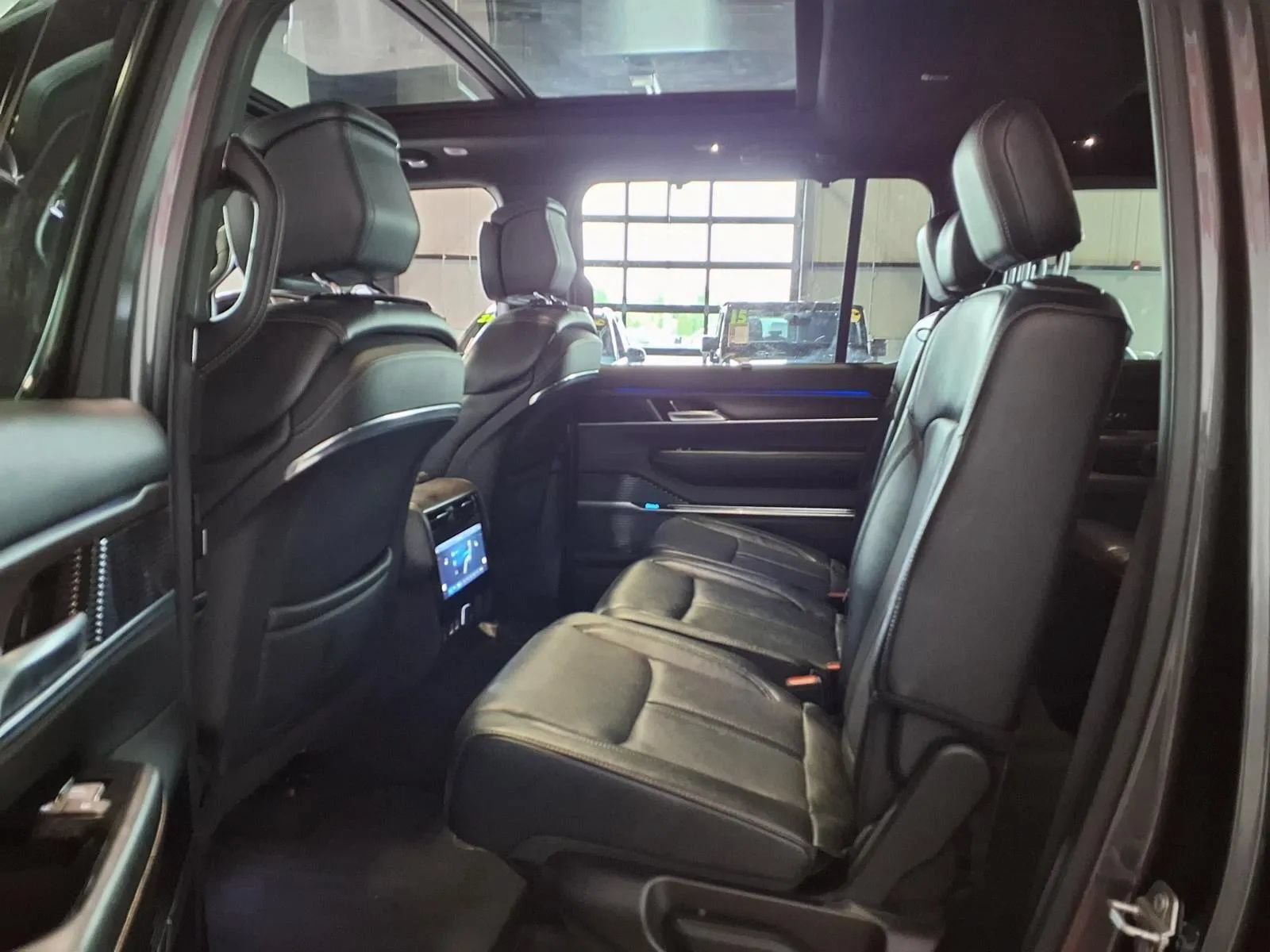 Used 2024 Jeep Grand Wagoneer L 4WD w/ Flexible Seating Group image 17