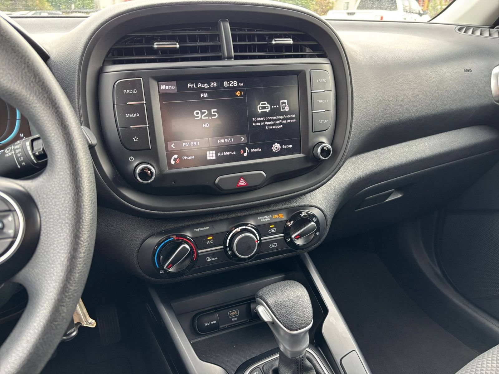Used 2025 Kia Soul LX w/ LX Technology Package FWD image 16