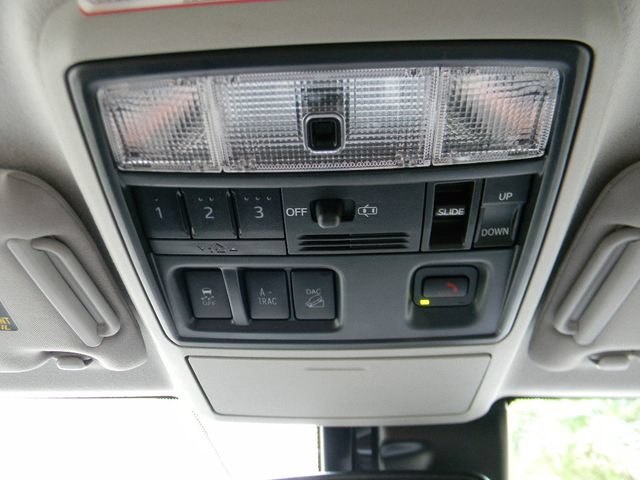 Used 2022 Toyota 4Runner SR5 Premium w/ Moonroof Package AWD/4WD image 17