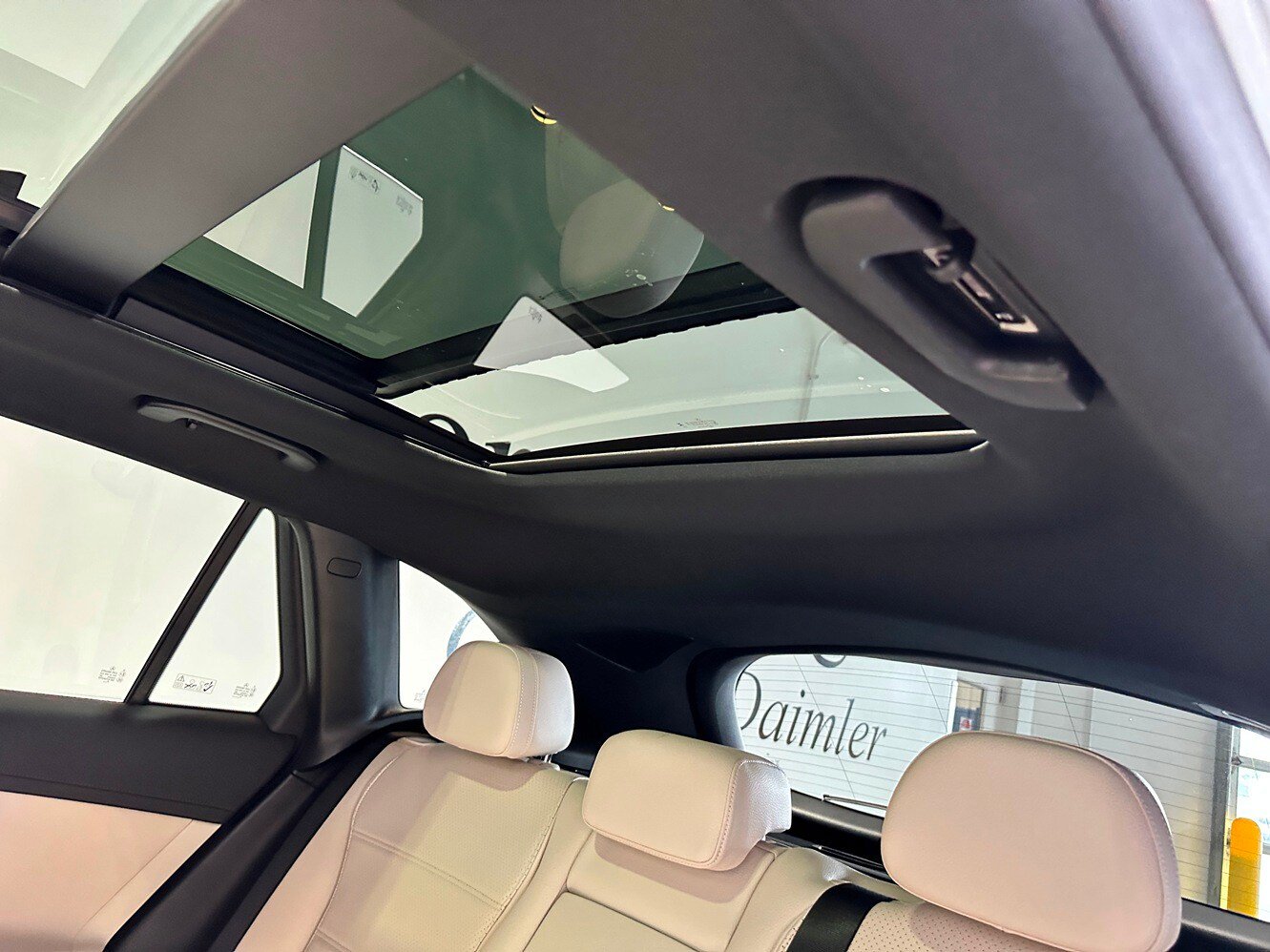 Used 2024 Mercedes-Benz GLC 300 4MATIC image 33