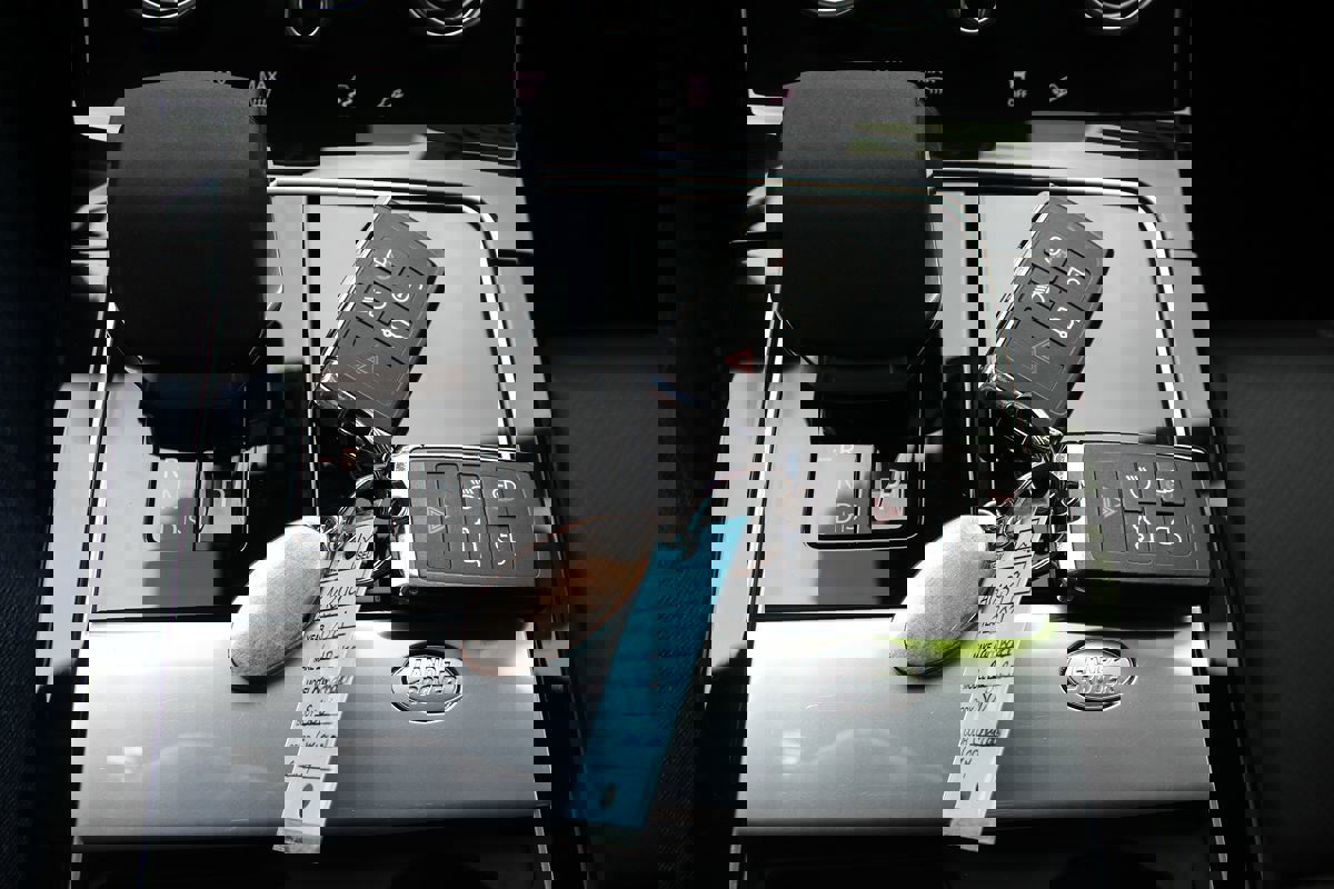 Used 2021 Land Rover Range Rover Velar R-Dynamic S image 33