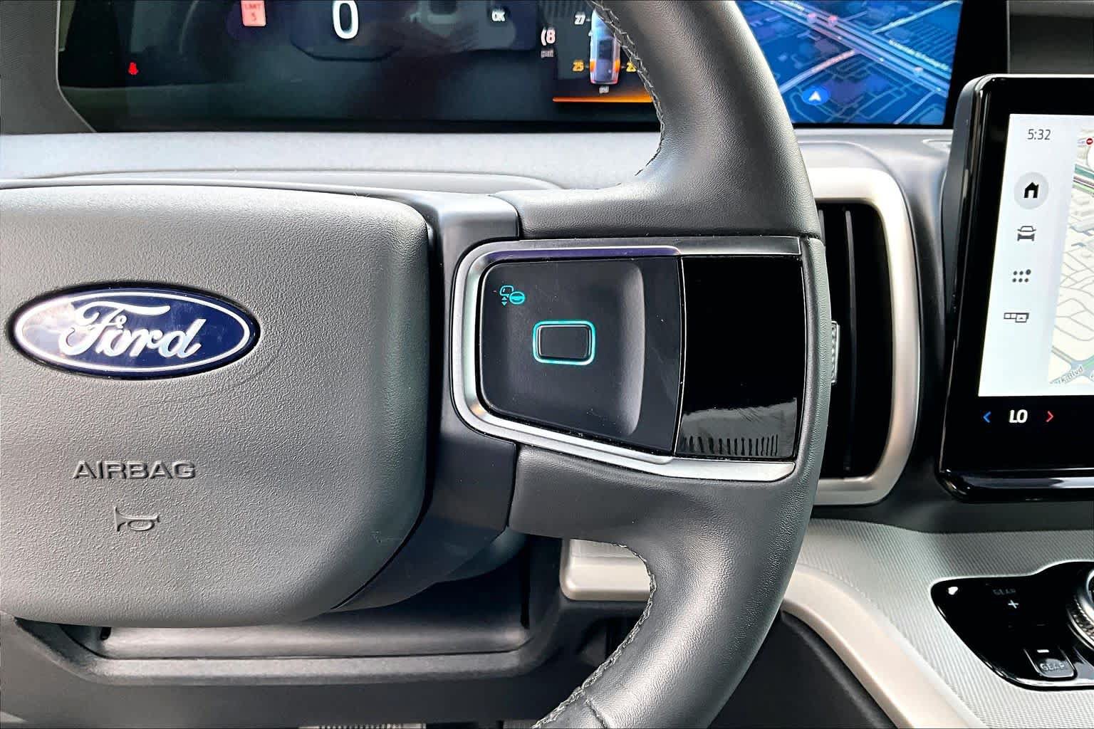 Used 2025 Ford Expedition Active RWD image 25