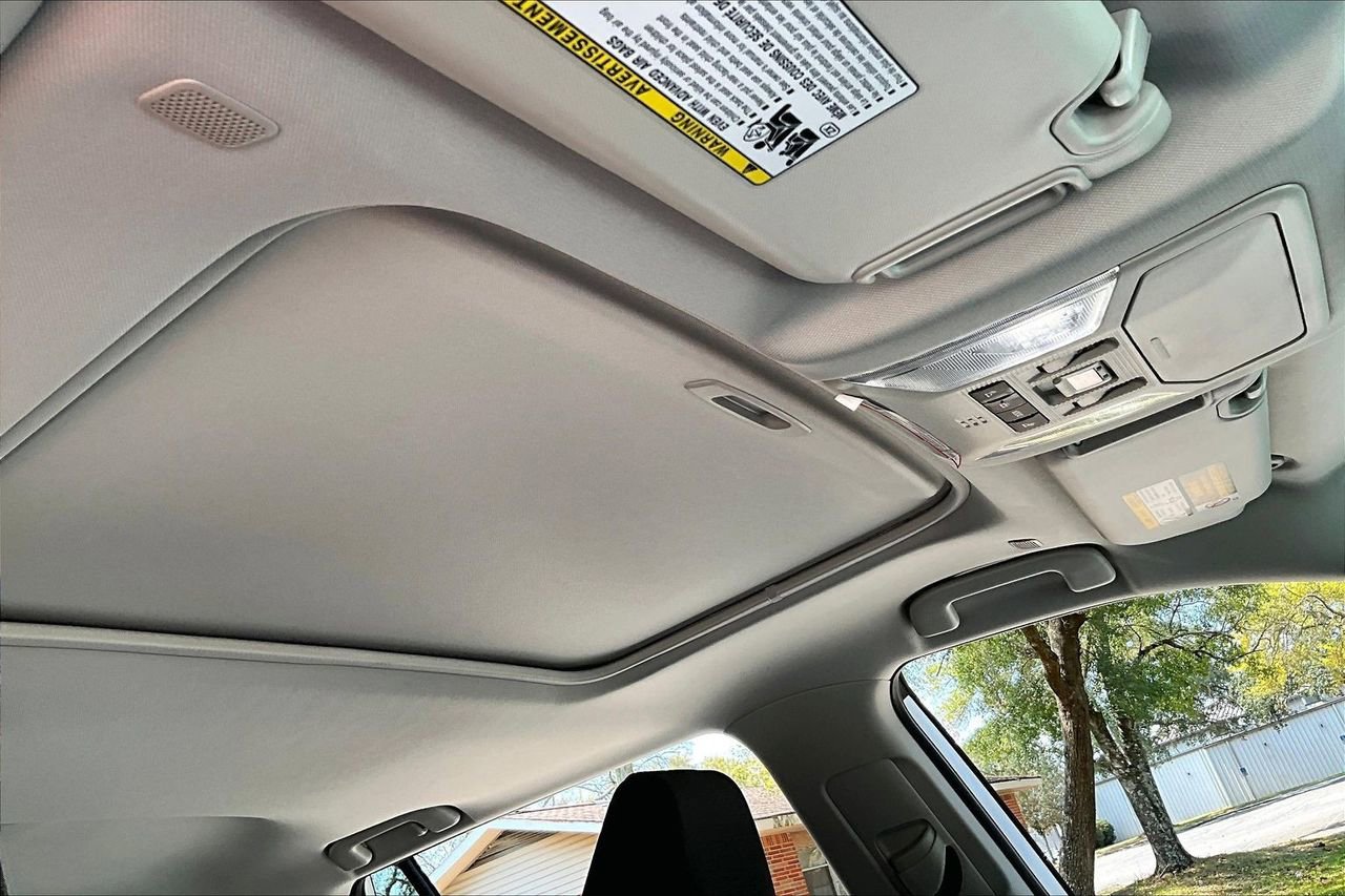 Used 2025 Toyota RAV4 XLE w/ Convenience Package image 28