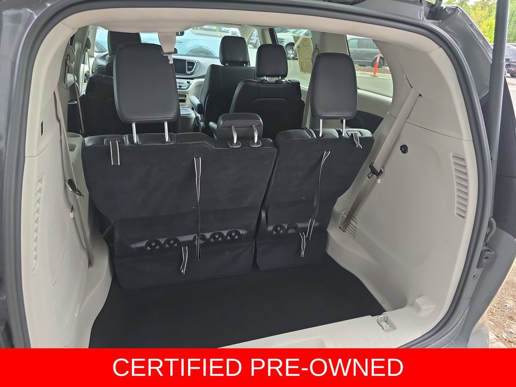 Used 2023 Chrysler Pacifica Touring-L FWD image 13