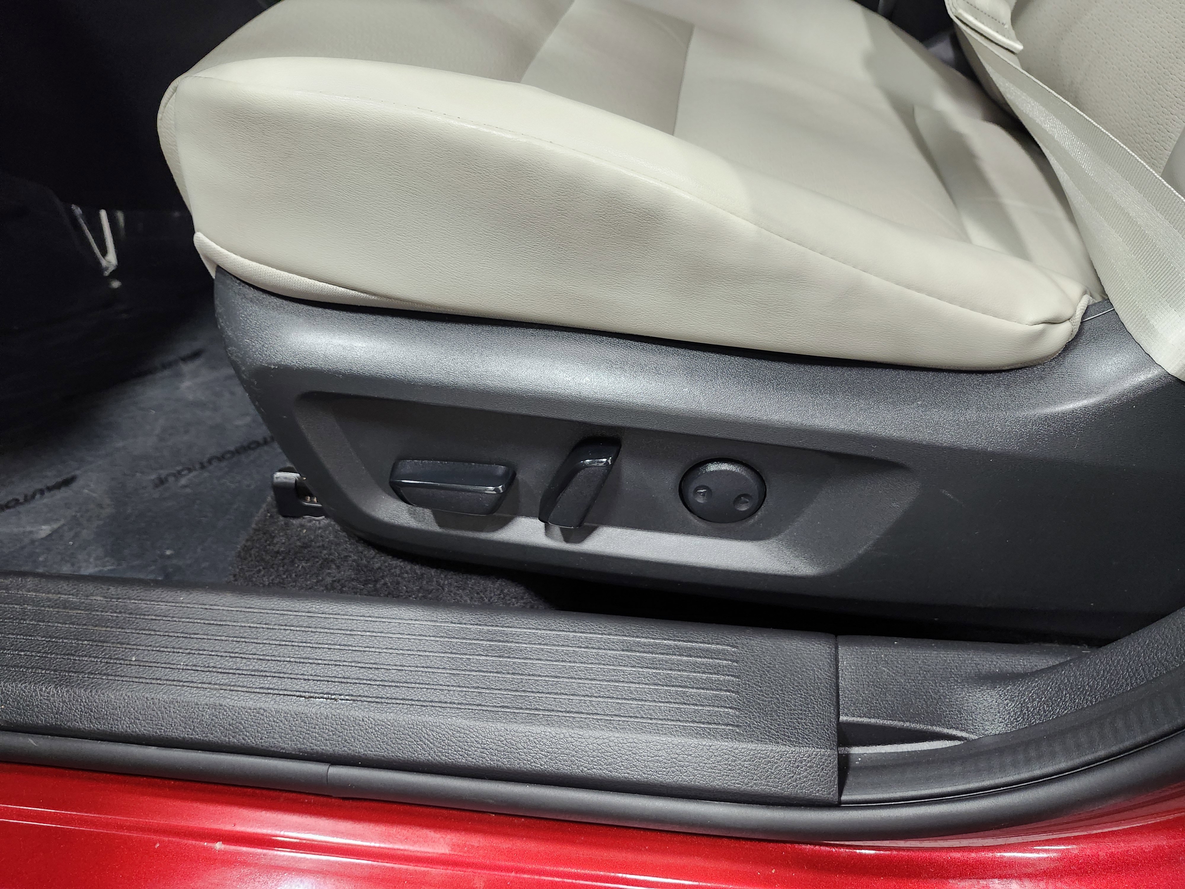 Used 2021 Nissan Rogue SV w/ Premium Package image 28