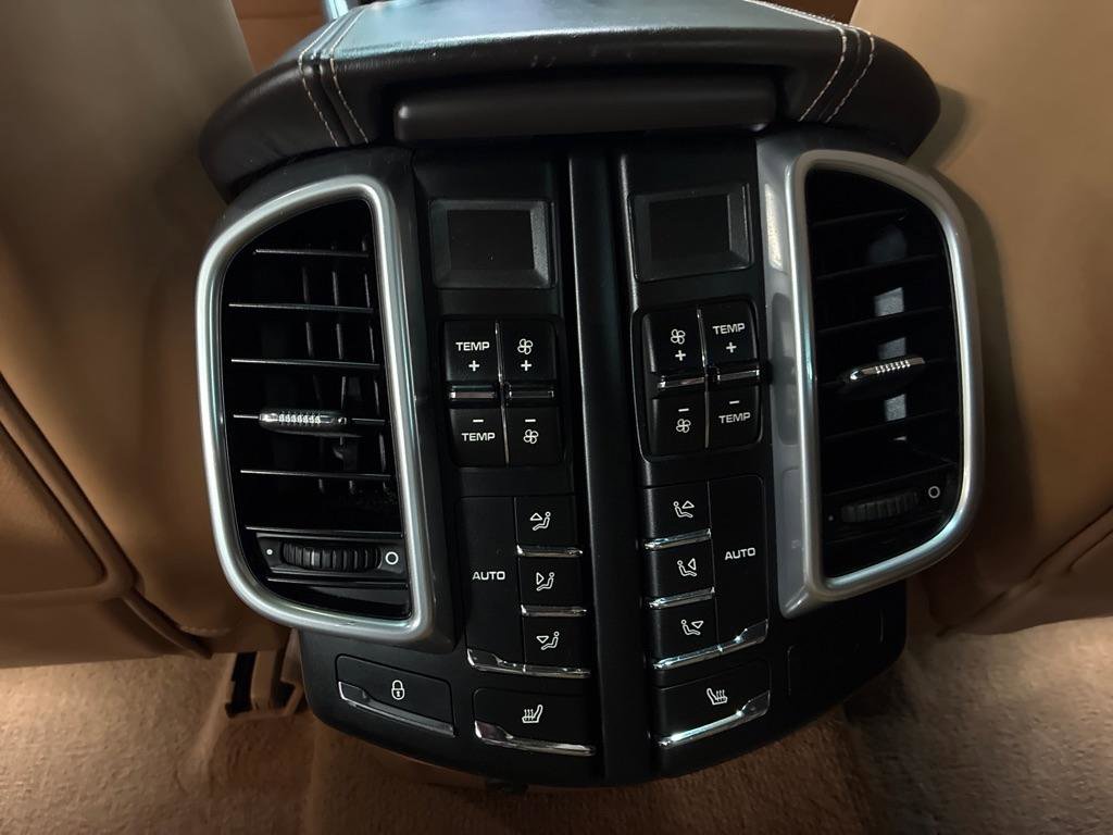 Used 2016 Porsche Cayenne Turbo image 28
