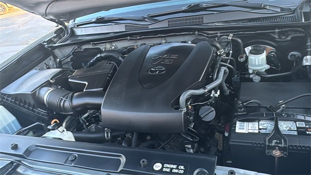 Used 2018 Toyota Tacoma TRD Sport image 33