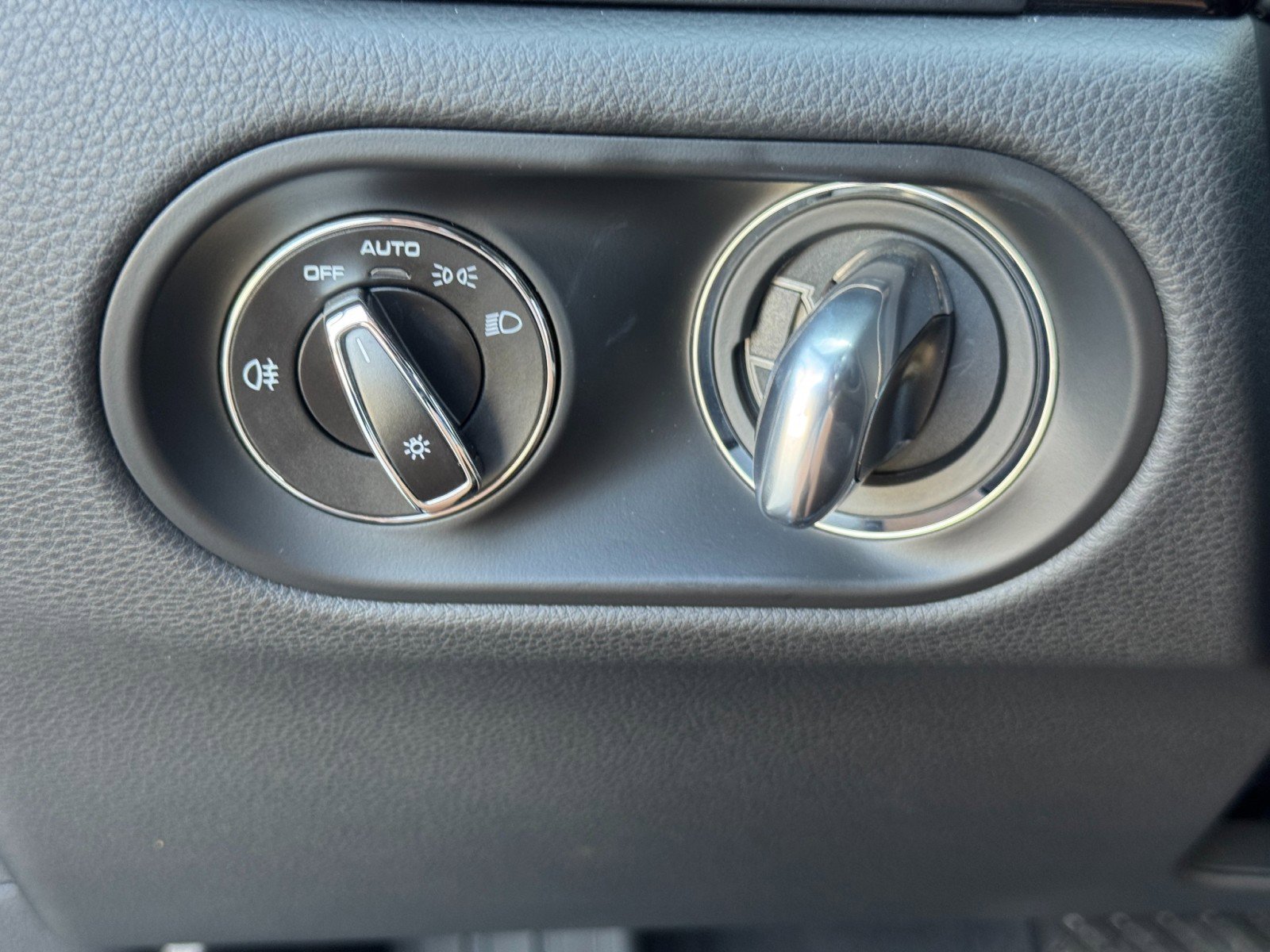 Used 2024 Porsche Macan image 19