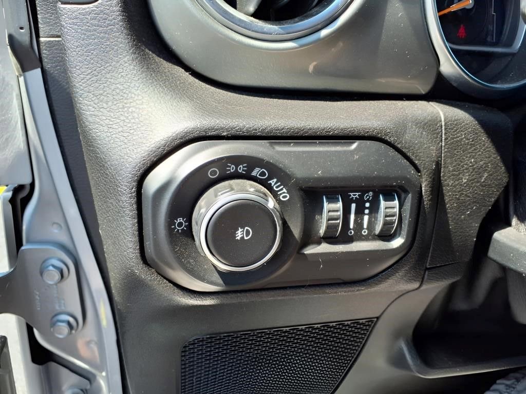 Used 2020 Jeep Wrangler Unlimited Sahara w/ Uconnect 4C Nav & Sound Group AWD/4WD image 17