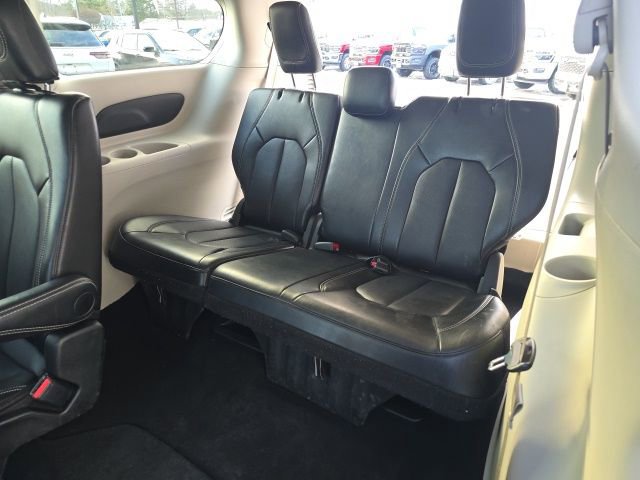 Certified 2024 Chrysler Pacifica Touring-L image 26