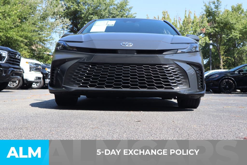 Used 2025 Toyota Camry SE image 4