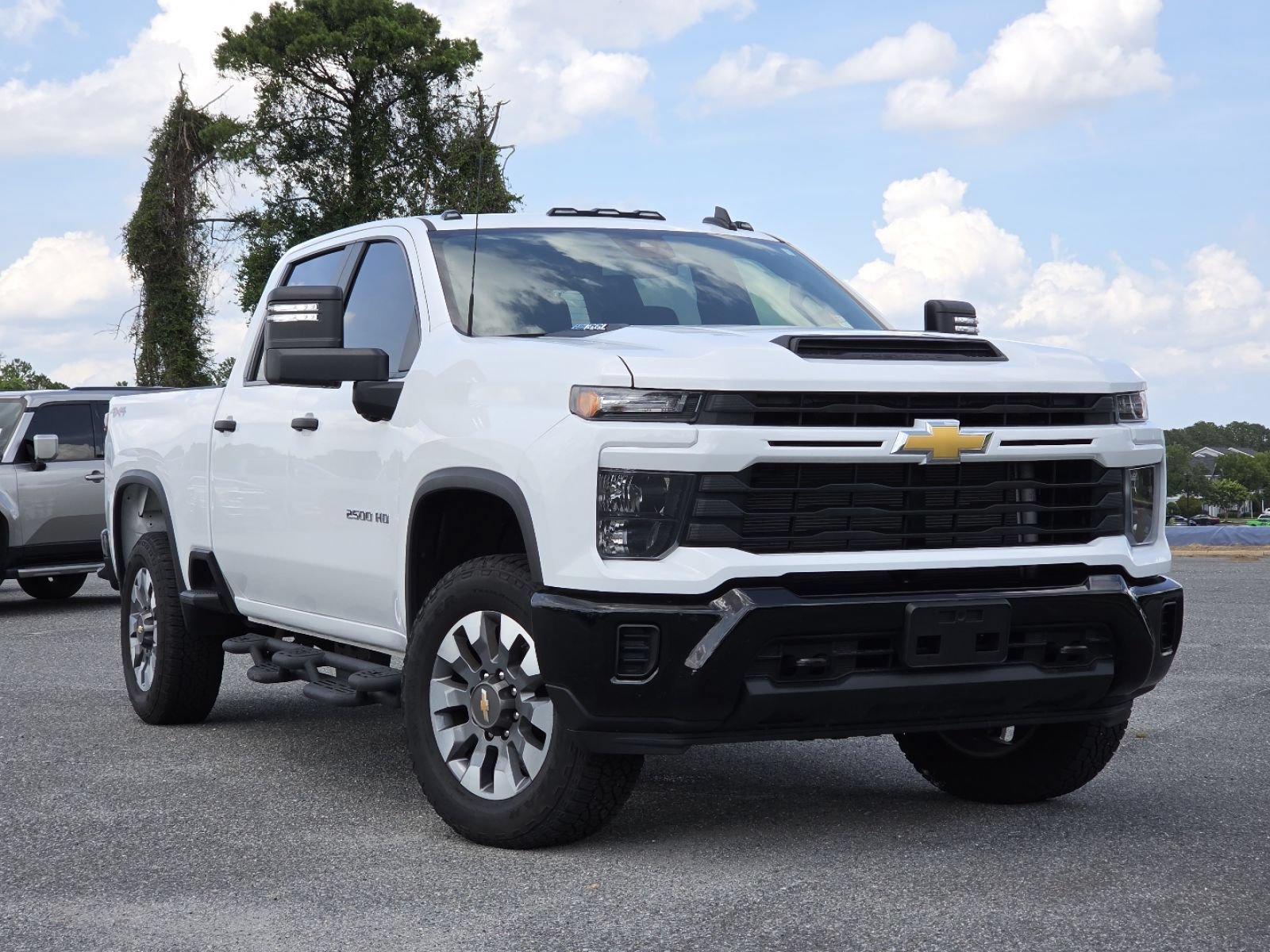 Used 2025 Chevrolet Silverado 2500 Custom w/ Custom Convenience Package AWD/4WD image 2