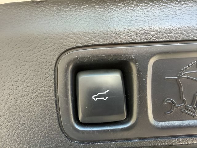 Used 2019 Ford Expedition XLT w/ Equipment Group 202A AWD/4WD image 9