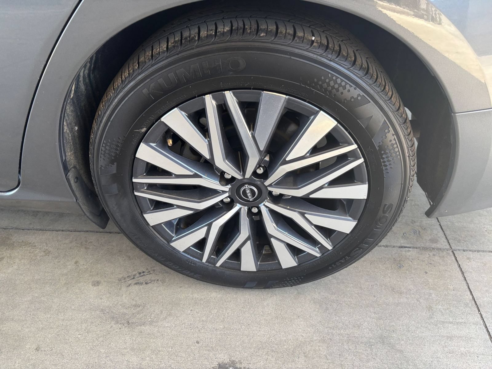 Used 2025 Nissan Altima 2.5 SV FWD image 30