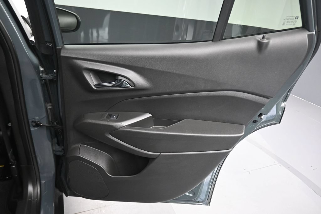 Used 2025 Chevrolet Trax LS FWD image 29