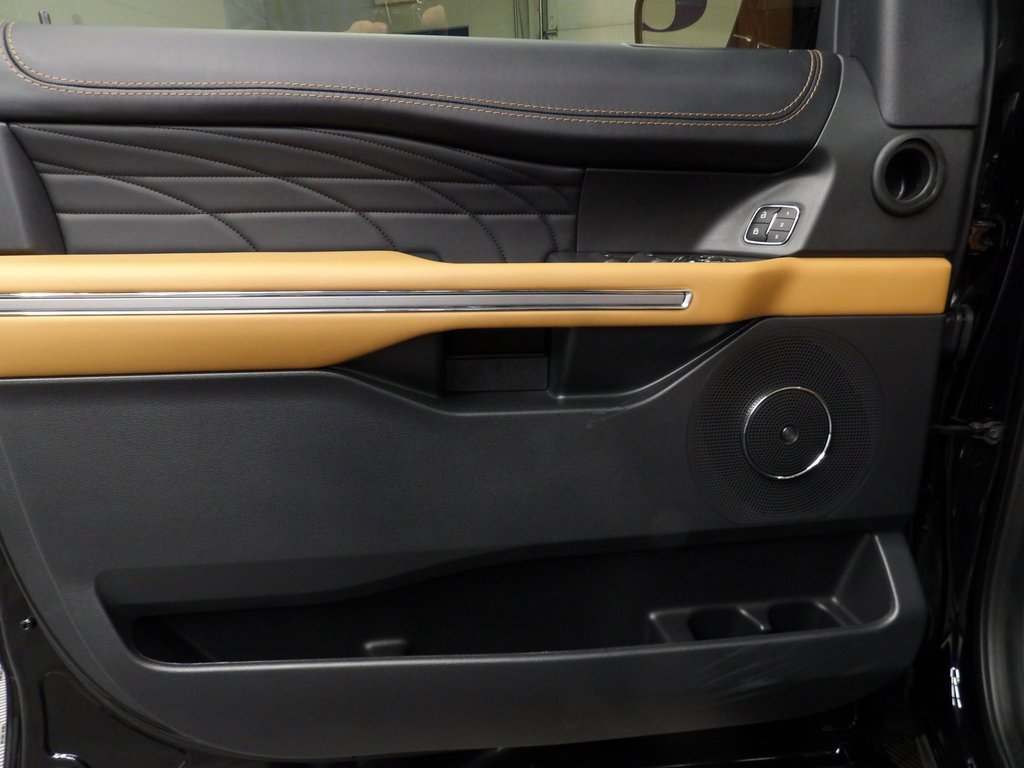 Used 2024 Ford Expedition Platinum image 53