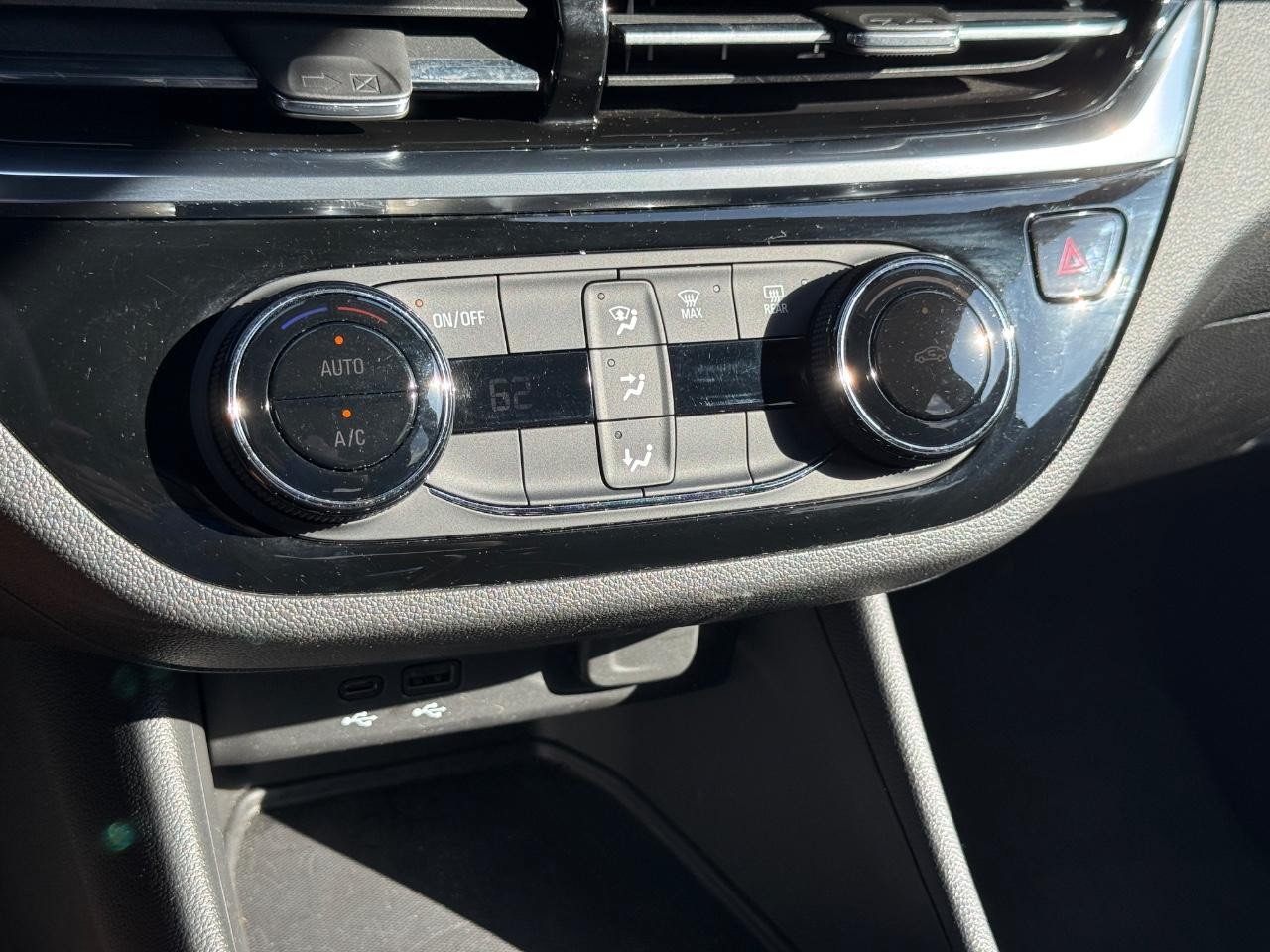 Used 2024 Buick Envista Sport Touring FWD image 17