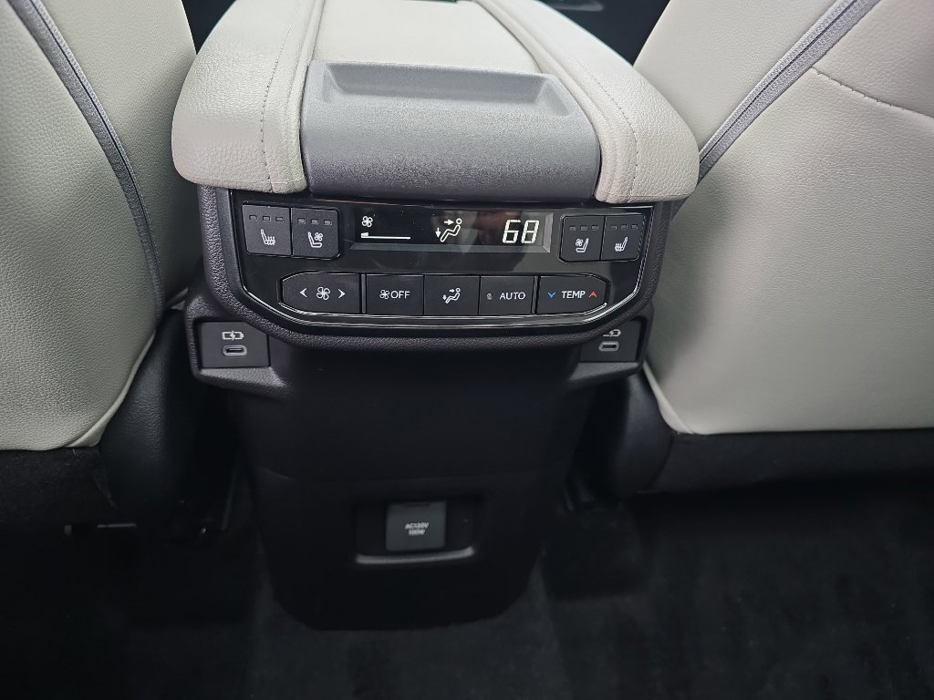 Used 2026 Toyota Grand Highlander Platinum image 22