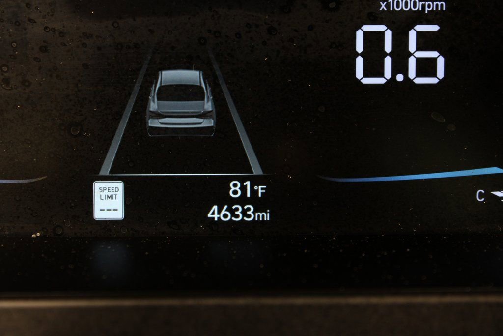 Certified 2025 Hyundai Elantra Sport image 25