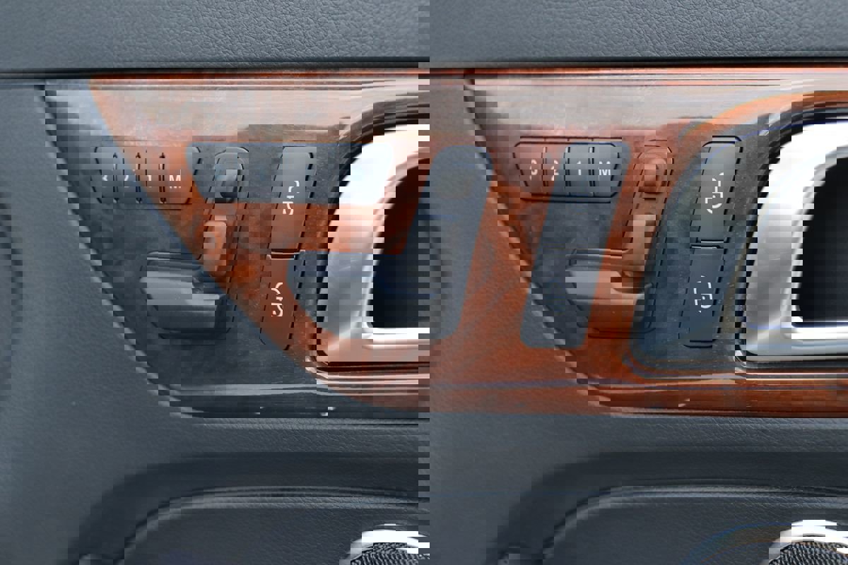 Used 2014 Mercedes-Benz SLK 350 image 35