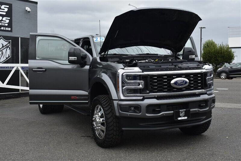 Used 2025 Ford F450 Platinum w/ FX4 Off-Road Package image 41