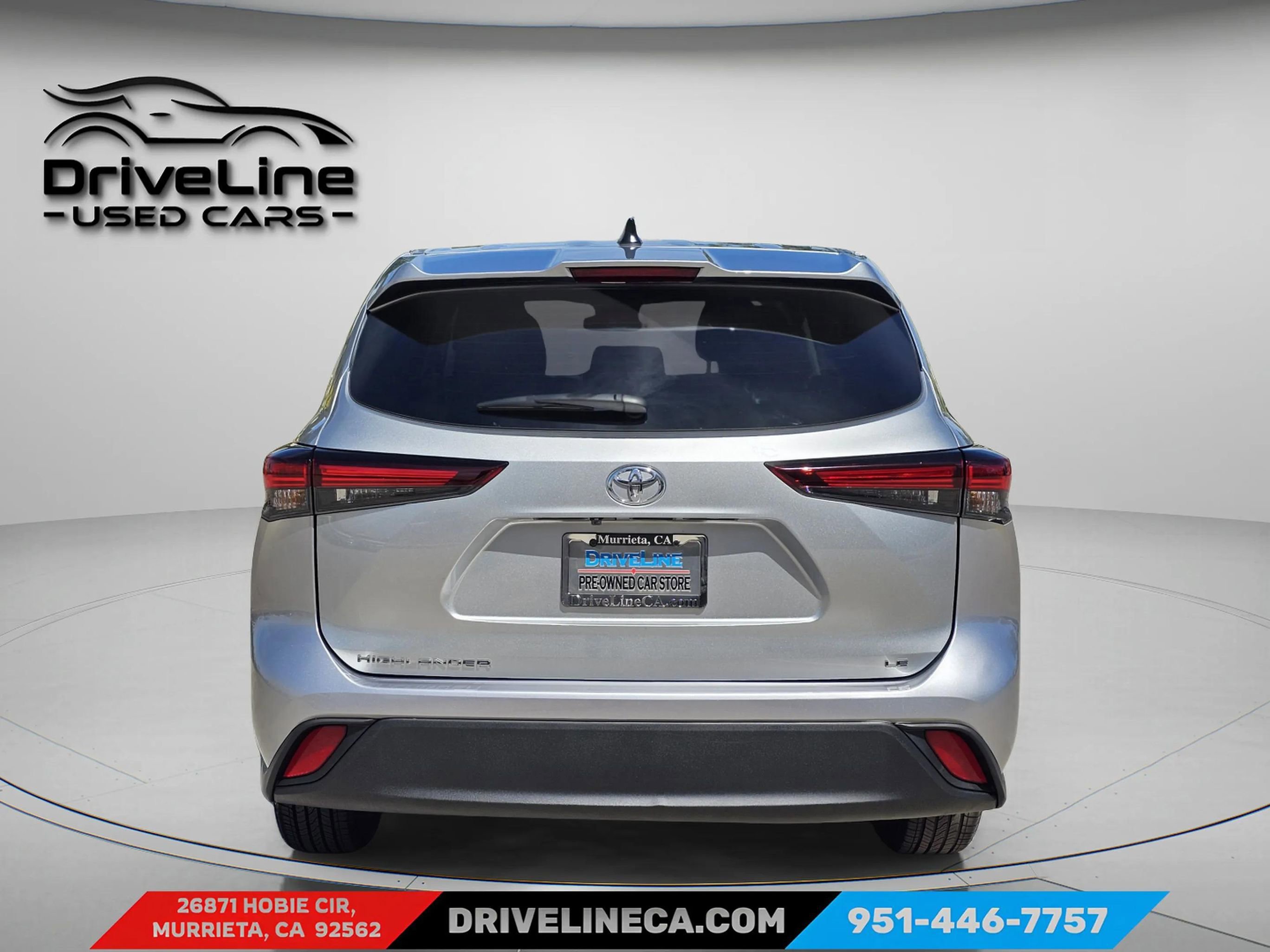Used 2025 Toyota Highlander LE FWD image 3