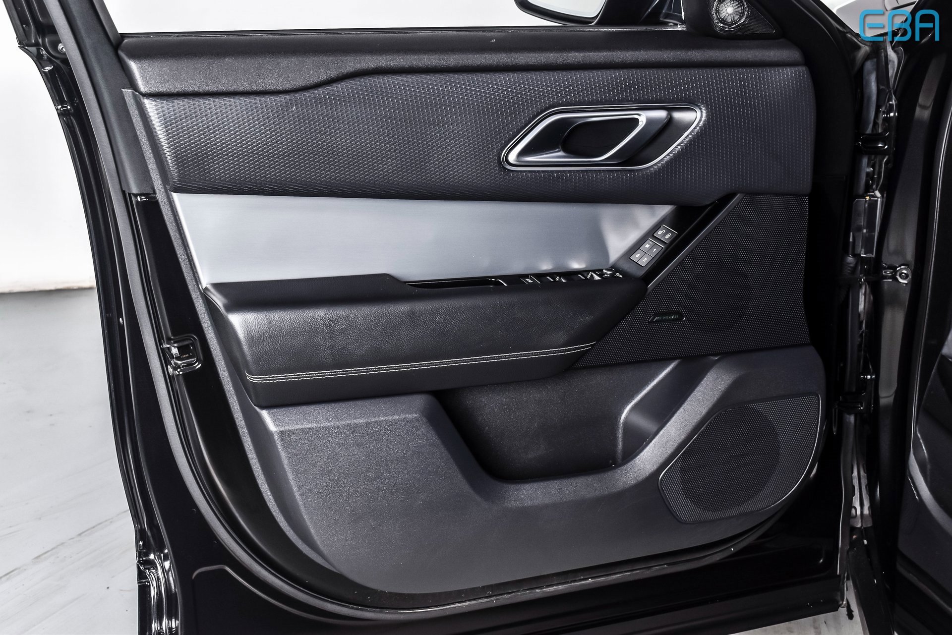 Used 2020 Land Rover Range Rover Velar R-Dynamic S image 15