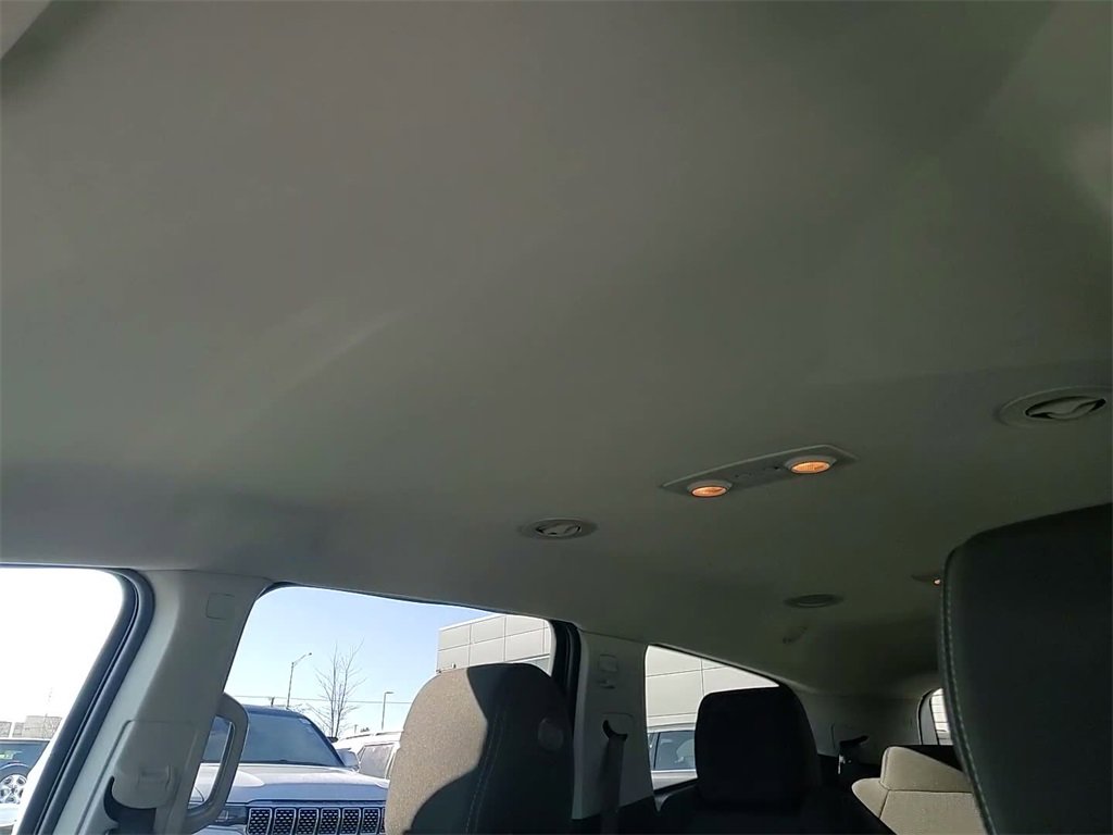 Used 2017 Chevrolet Traverse LT w/ Style and Technology Package image 32